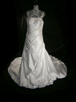 Essense of Australia Bridal Wedding Dress 12 Ivory Ballgown Bling
