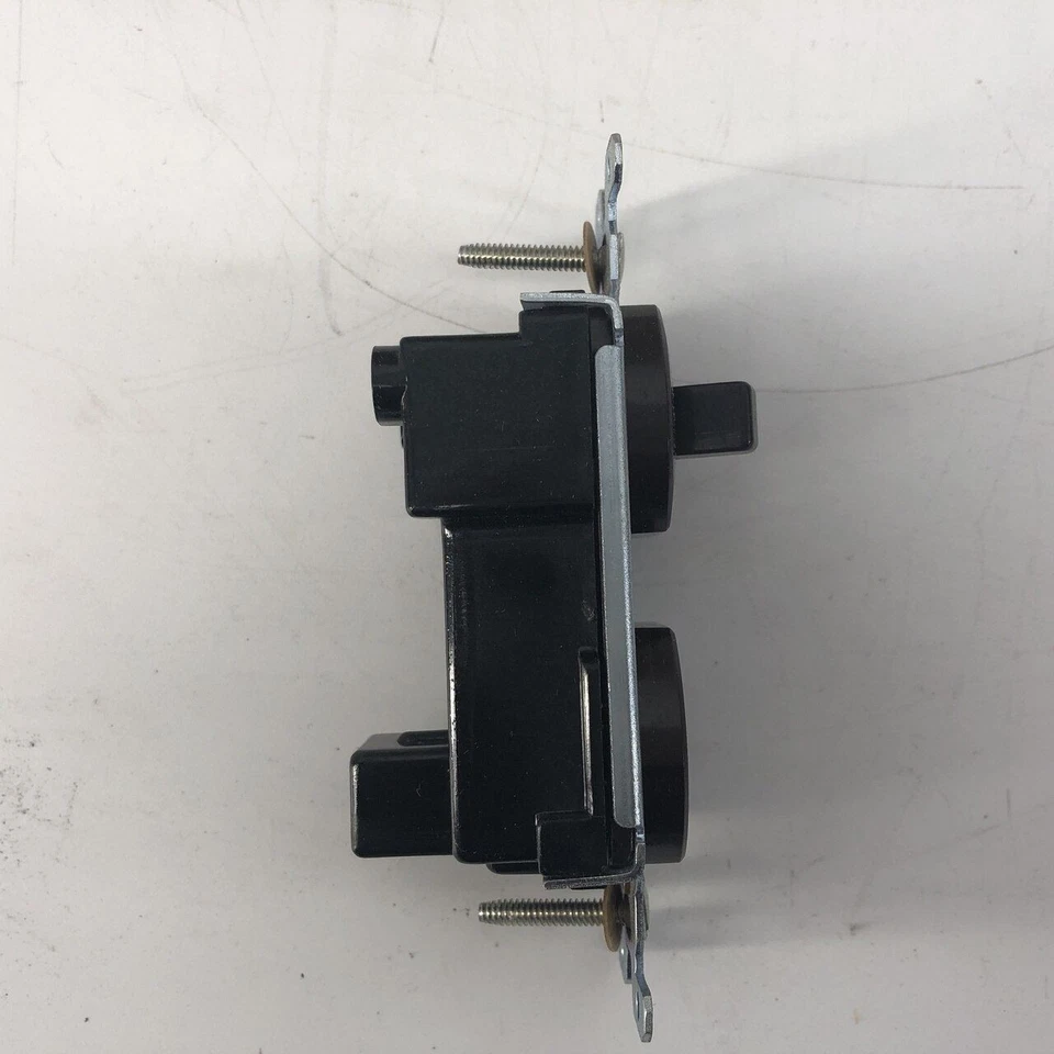 GE Grounded Outlet GE76441 Single Pole 15Amp New QTY 7 - Image 4 of 4