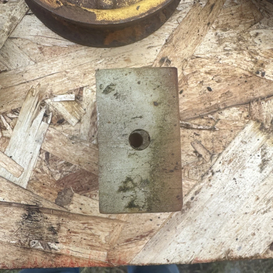 Empacadora cuadrada New Holland #68 piezas surtidas Foto 4 de 4