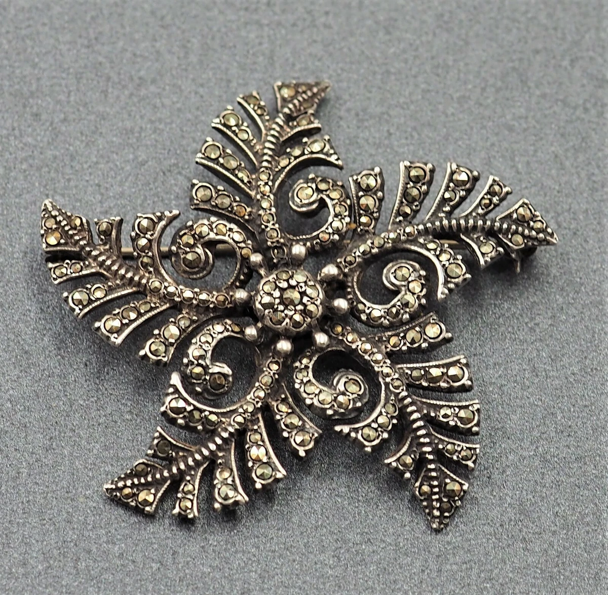Collectable brooches deals