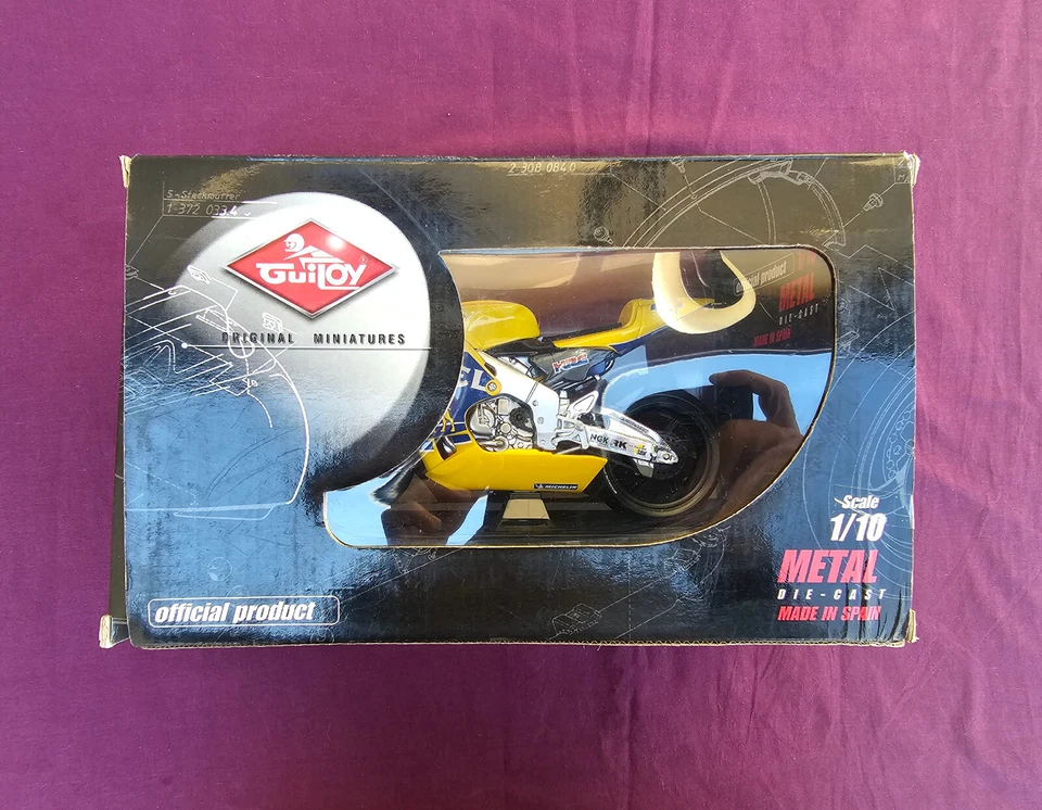 Prodotto ufficiale MotoGP da collezione - Modellino Honda MotoGP RV211V - Immagine 3 di 4