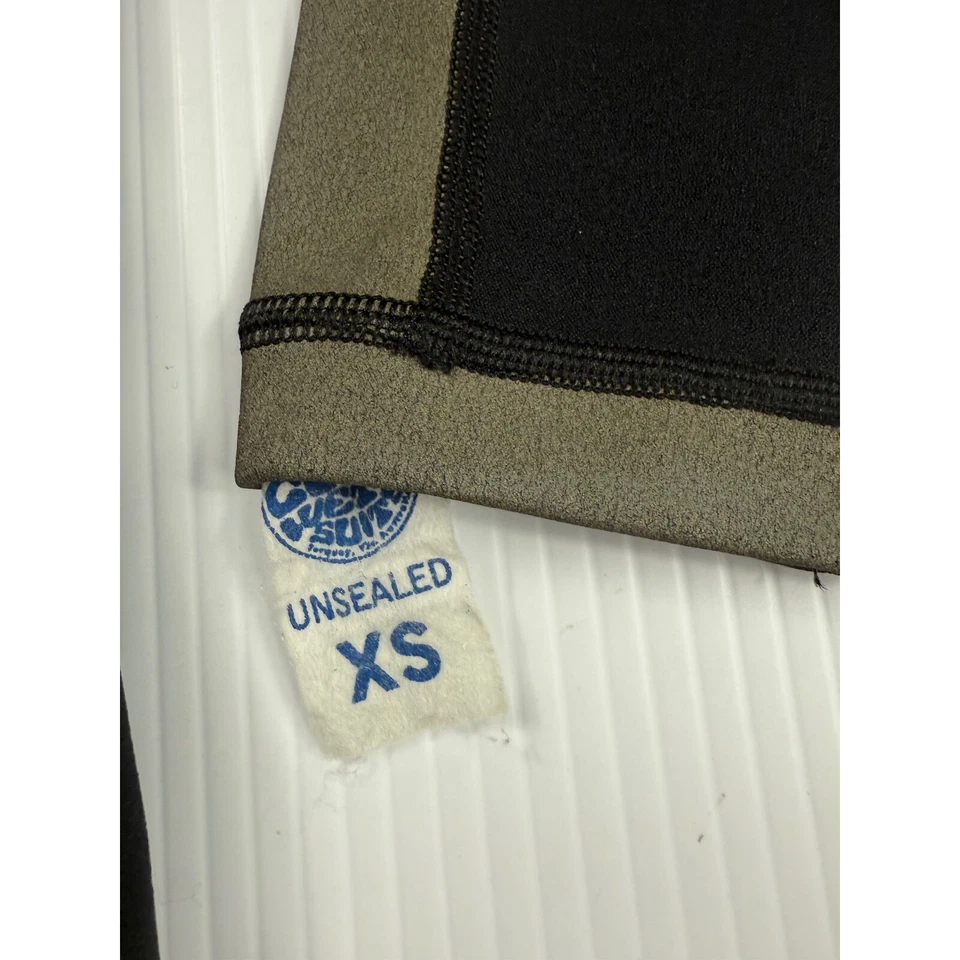 Rip Curl Hot Skin Rash Guard Titanium 0.5mm Long Sleeve Top XS - Image 3 of 4