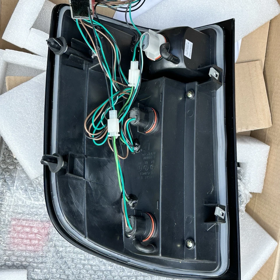 Conjunto de luces traseras LED 2 piezas para Chevy Silverado 3500 HD Anzo 311081 para 07-14 Foto 4 de 4