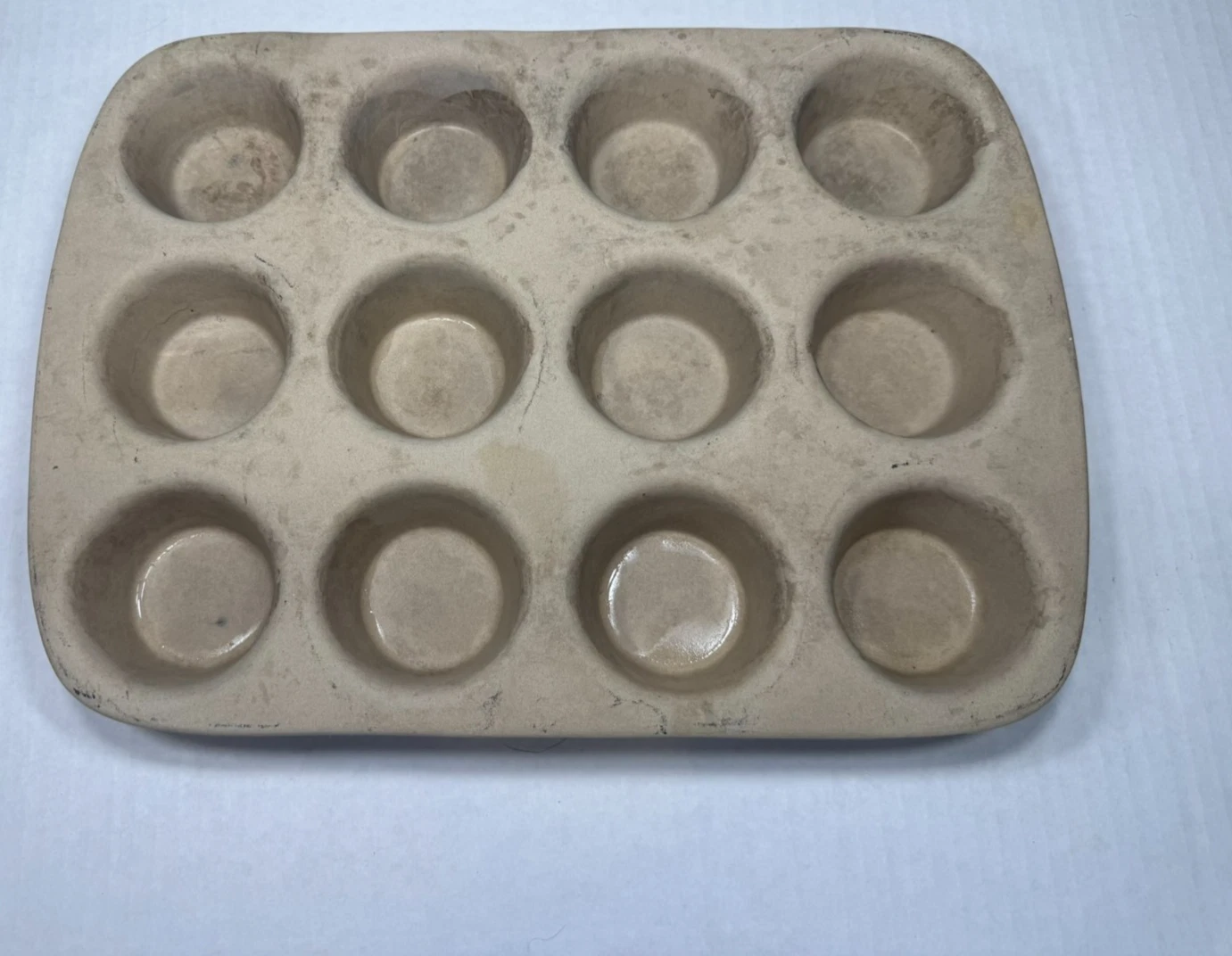 Pampered Chef Stoneware Muffin Pan 12 Cupcake Stone Family Heritage USA-Set of 2
