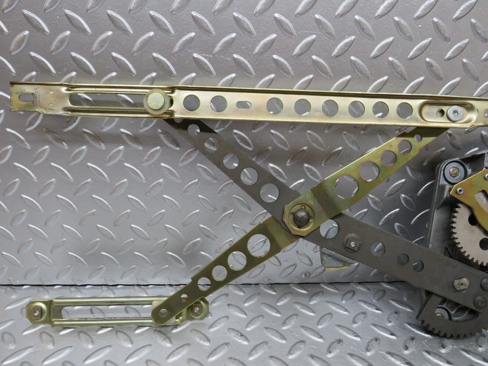 ⚙28015⚙ Mercedes-Benz W123 280E Front Right Power Window Regulator 1237202846 - Image 3 of 4