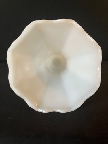 Vintage Anchor Hocking Grape Leaf Milk Glass Pedestal Vase/Planter - Picture 5 of 6