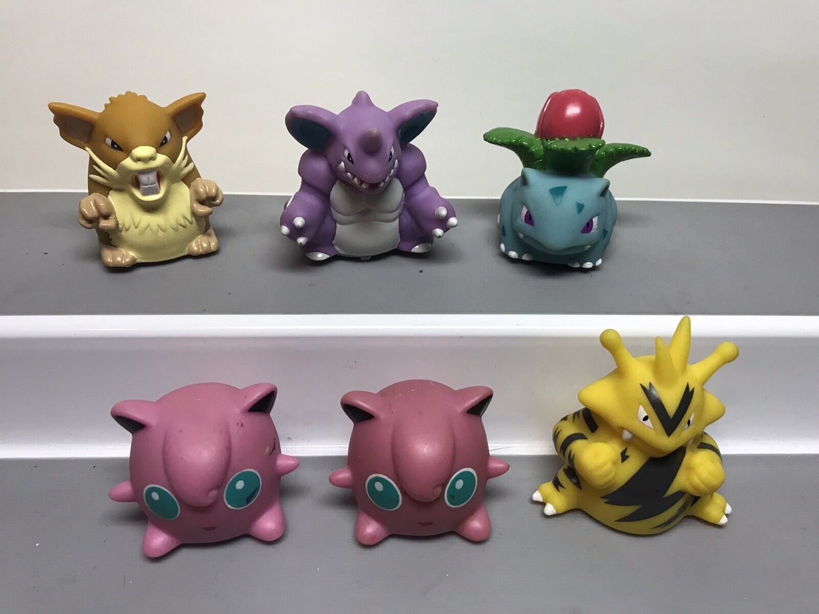 Lote com Seis Brinquedos Pokemon