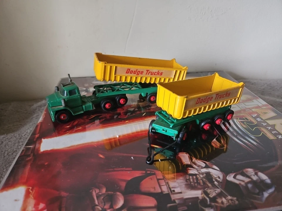 Camión tractor Dodge Matchbox Lesney King Size K-16 con remolques volquete dobles Foto 2 de 4
