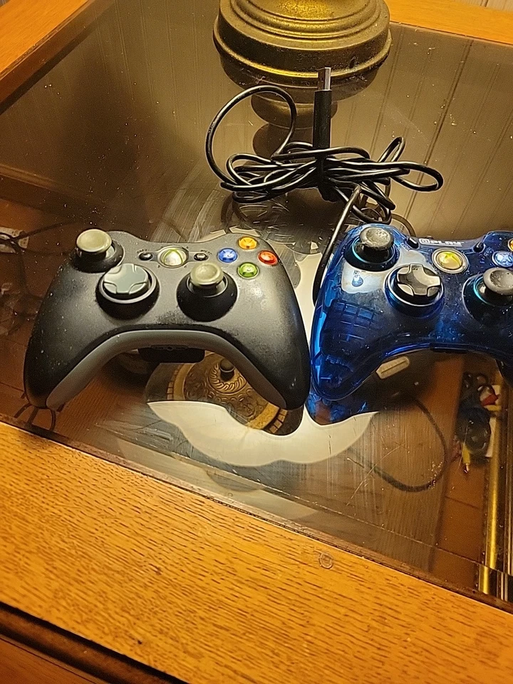 Consola Xbox 360 con disco duro de 120 GB con características adicionales (Msg para más detalles) Foto 3 de 4