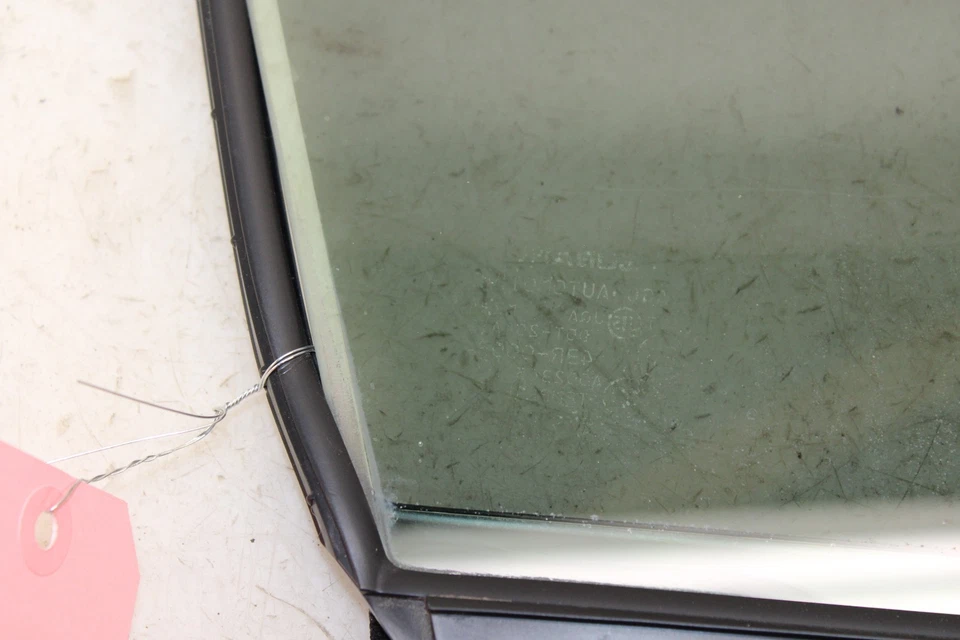 Subaru WRX STI 2015-2021 puerta delantera derecha cuarto ventana vidrio OEM NE33 Foto 2 de 4