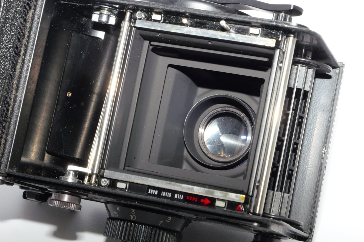 Yashica Mat-124G TLR Medium Format Film Camera. 80mm f3.5 Lens