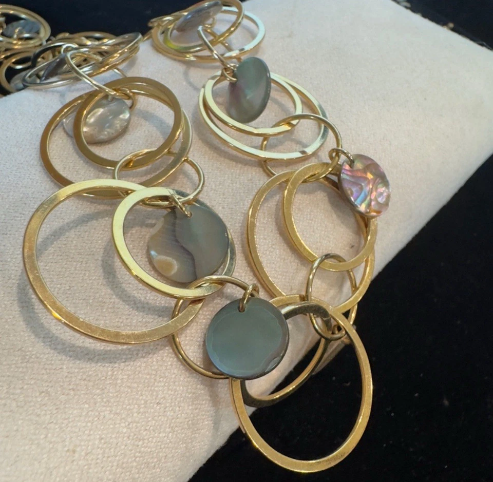 Conjunto de collar y pendiente madreperla de Lia Sophia círculo dorado joyería retirada Foto 3 de 4