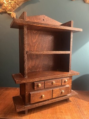 Miniatur walisische Kommode Regale Tischvitrine für Kurioses 