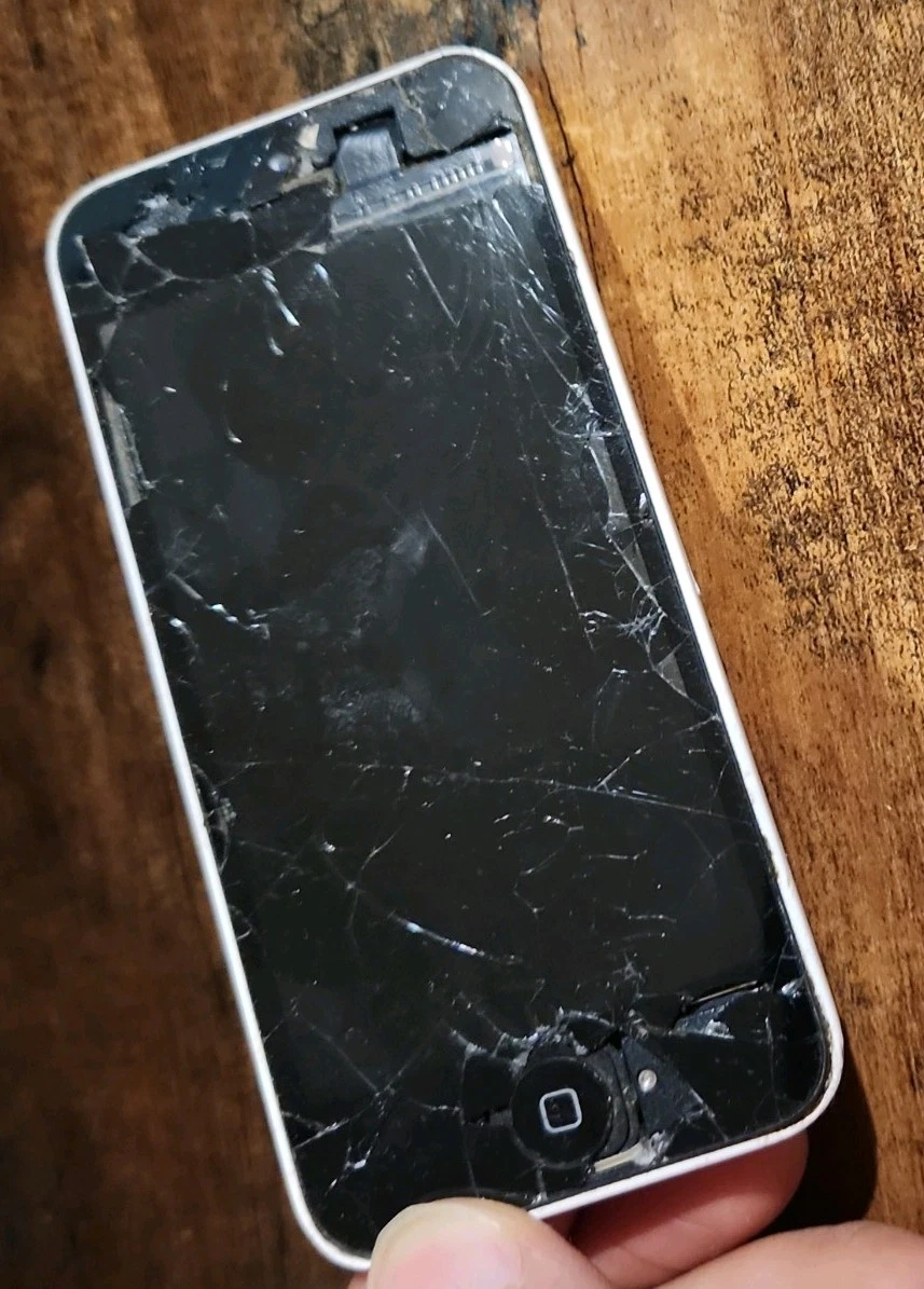 Apple iPhone 5 64GB 本体 付属、箱付き 画面ひび割れおまけ付 Iphone 5 Cracked Screen for sale | eBay