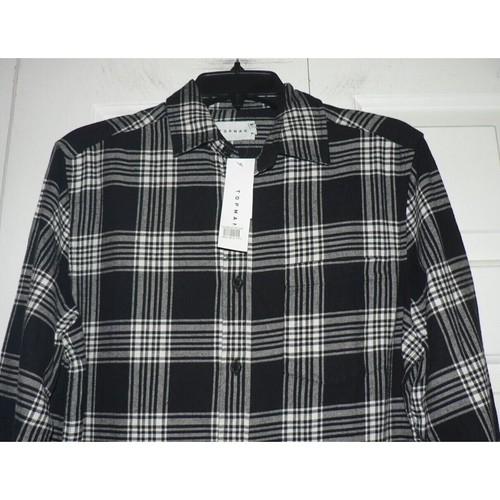 Camisa Topman Para Hombre Calce Ajustado a Cuadros Abotonada Blanca y Negra Pequeña Precio de venta sugerido por el fabricante $45 - Imagen 3 de 4