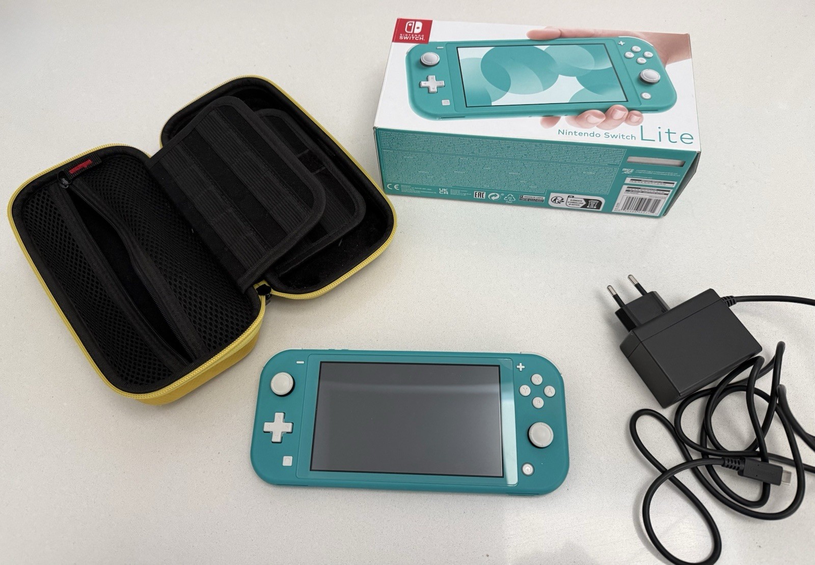 Nintendo Switch Lite turchese con scatola, custodia e alimentatore