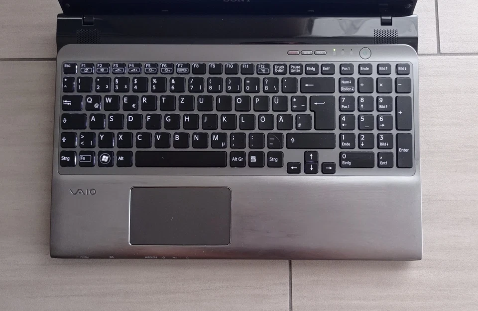 Sony VAIO 15.5" Windows 11 / 256GB SSD / Pentium 2020M / 8GB RAM - Bild 3 von 4