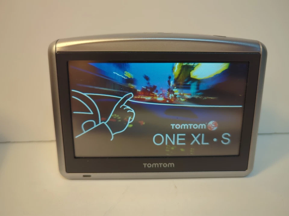 TomTom Tom Tom One XL II 2 Car GPS Unit Bundle Navigation Bluetooth w/ Case - Image 3 of 4