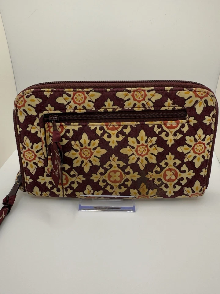 Vera Bradley Retired Rare Medallion Travel Organizer Wallet Zips Around - Image 4 of 4