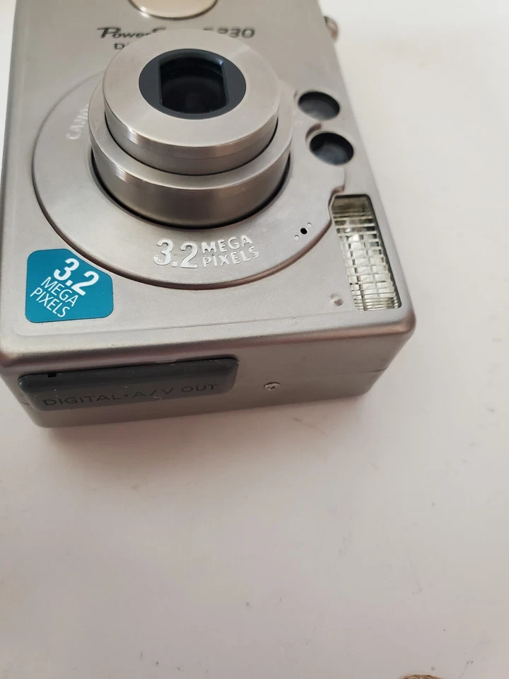 Canon PowerShot S230 Digital ELPH 3.2MP Digital Camera FOR PARTS - Image 4 of 4