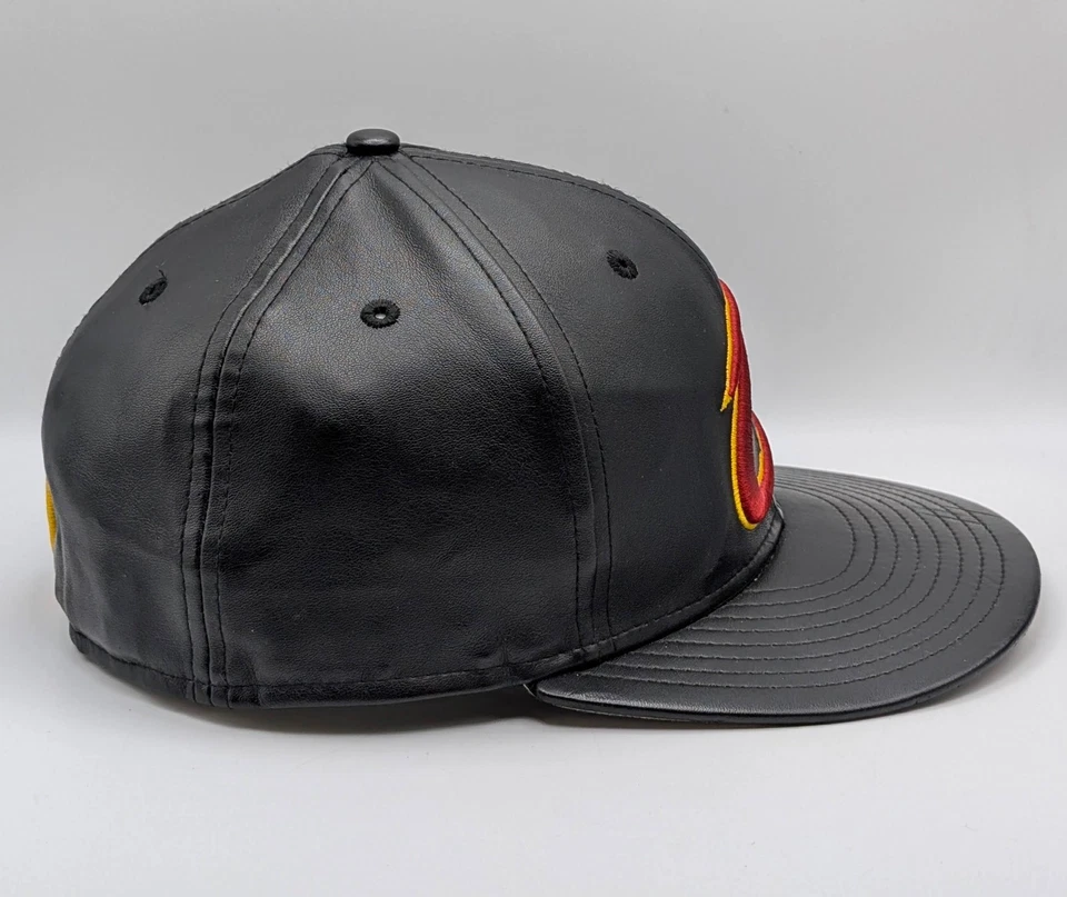 NBA Cleveland Cavaliers CAVS New Era 59Fifty imitación cuero ajustado 7 1/4 sombrero negro Foto 4 de 4