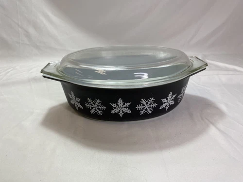 Vintage Pyrex Black Snowflake Casserole 043 - 1-1/2 qt. With Lid