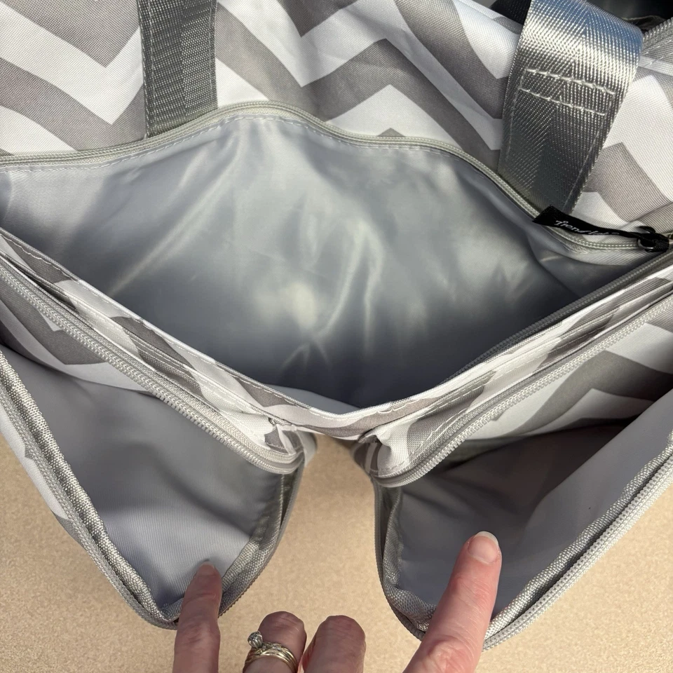 NWT Trend Lab Chevron Deluxe Duffel Diaper Bag, Shoulder Strap Gray White 16x12 - Image 3 of 4