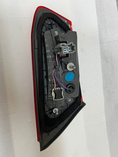 STOP SCHEINWERFER RÜCKLEUCHTE HECKKLAPPE INT LINKS FORD FOCUS BERL.22 SPITZE GEBROCHEN - Bild 2 von 3