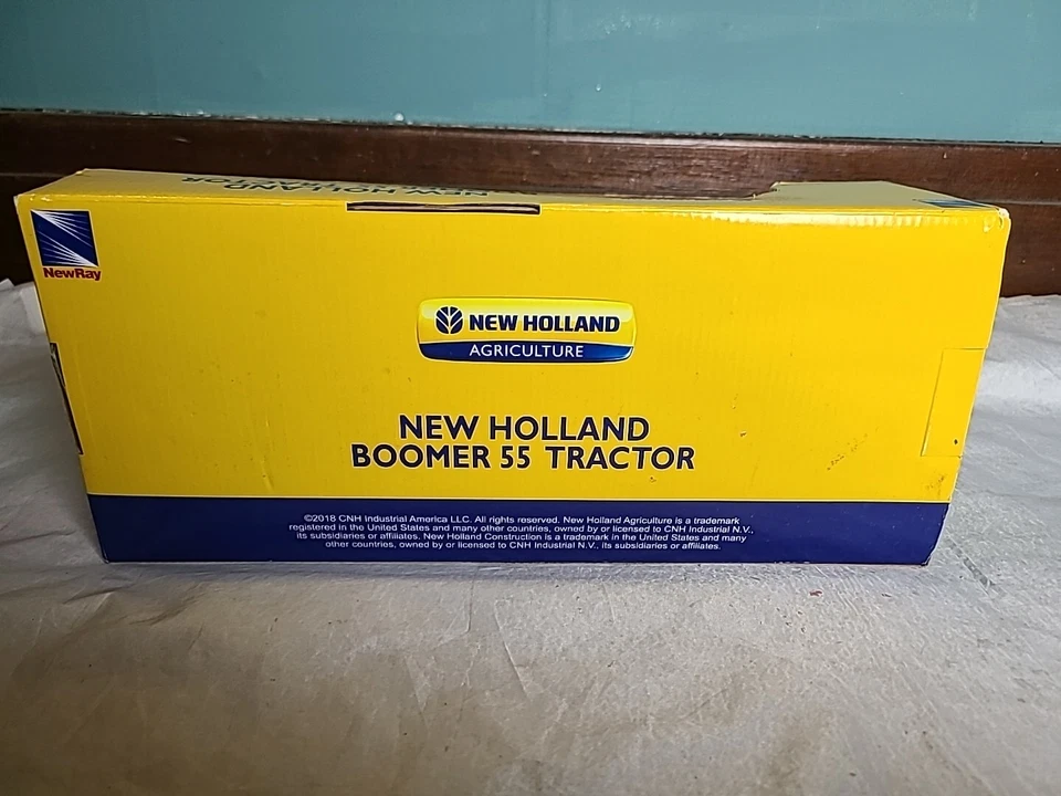 1/20 Scale New Holland Boomer 55 Tractor & Attachments (8pcs) New-Ray SS-05056 - Image 2 of 4