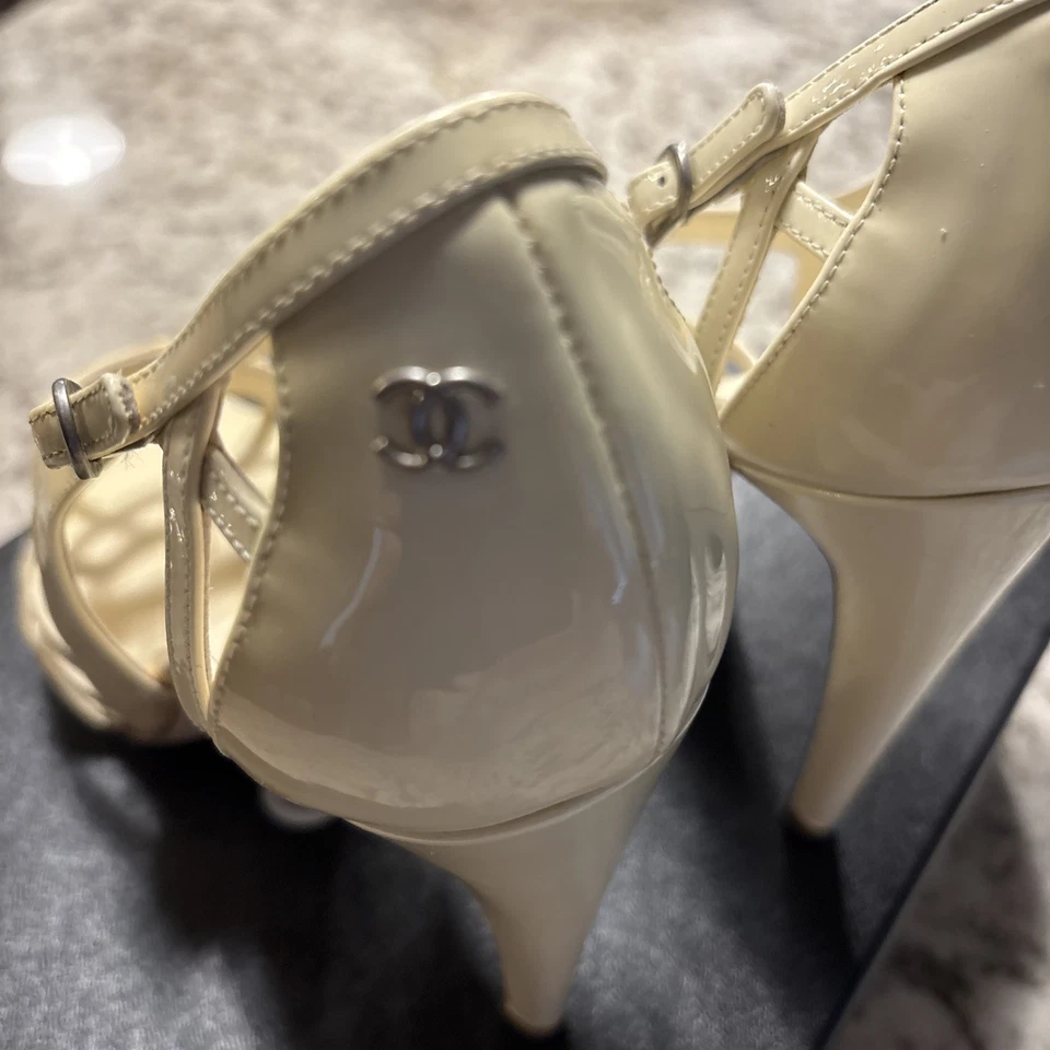 CHANEL open-toe Ivory patent-leather strappy heels size 39.5 8 1/2 - 9 with box - Image 2 of 4