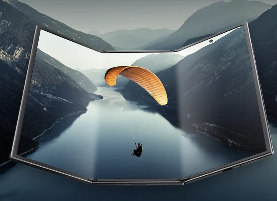 New Samsung Galaxy Z Trifold Unlocked 512GB 16GB Crafted Black Folding - Image 3 of 4