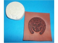 Konie celtyckie w skórzanym talerzu do wytłaczania podkowy 2 5/8" x 2 5/8"
