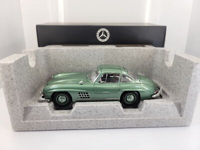 Dealer OEM 1:18 scale Mercedes-Benz 300 SL(W198) Light Green by