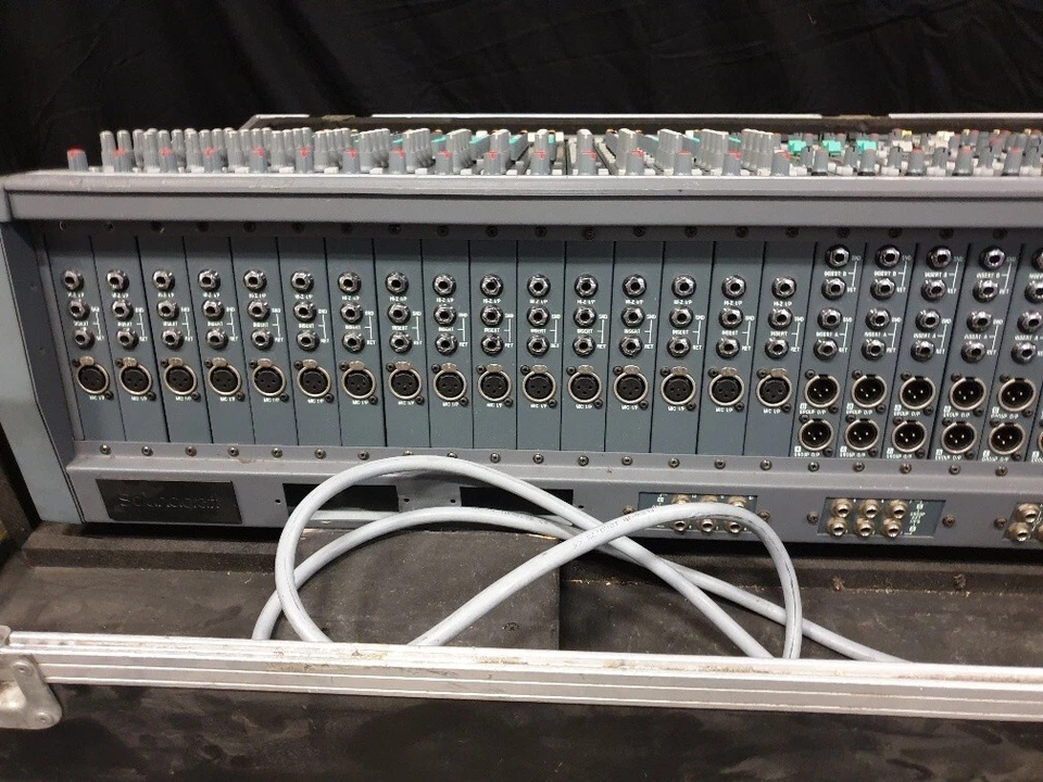 Soundcraft SM12 40 Channel Console In Flightcase with PSU - Image 2 of 4