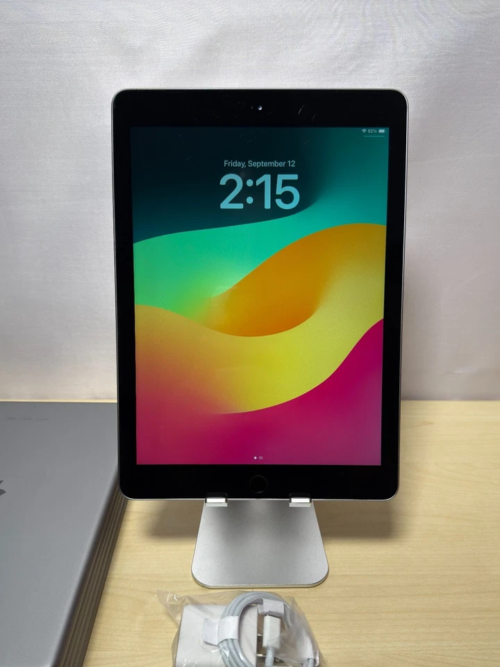 Apple iPad (6th Generation) 128 GB, Wi-Fi, 9.7 in MN A1893 - Space Gray - Image 2 of 4