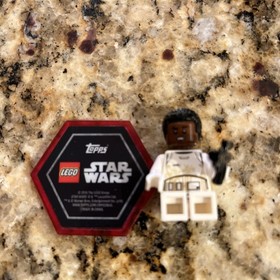 LEGO Star Wars Finn FN-2187 Minifigure sw0716 30605 & Finn Lego Trading Disc