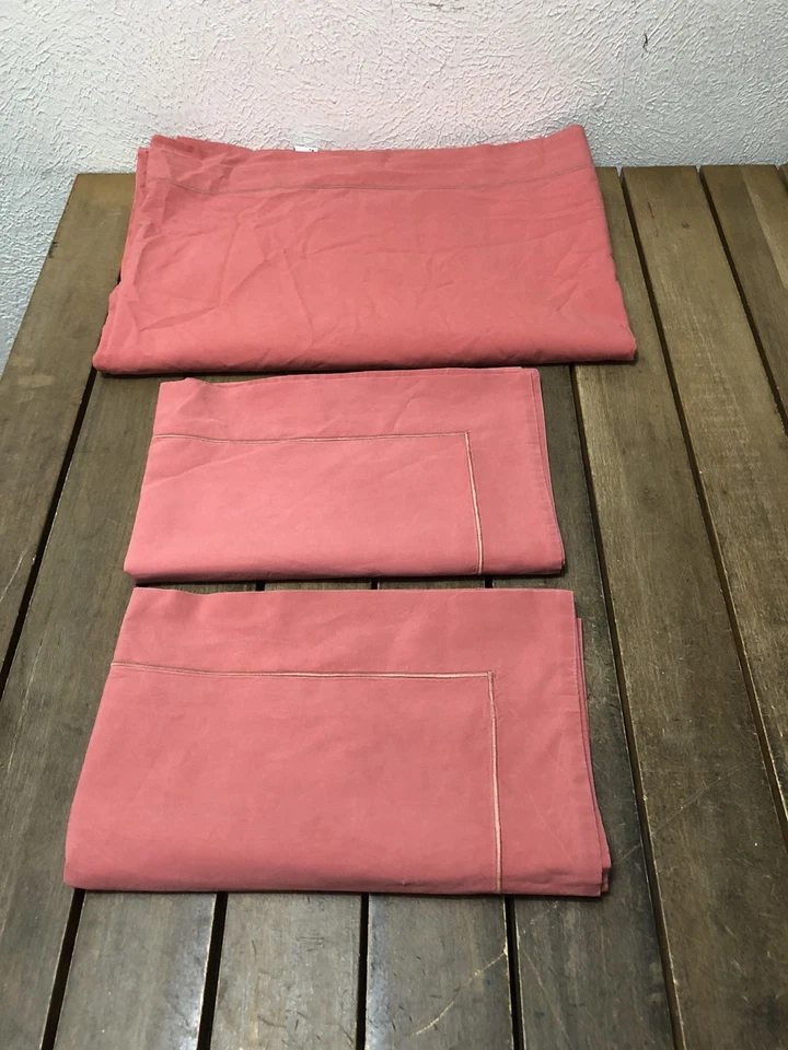 Sábana plana roja tamaño completo Yves Delorme y 2 fundas estándar bordadas usadas en excelente estado Foto 4 de 4