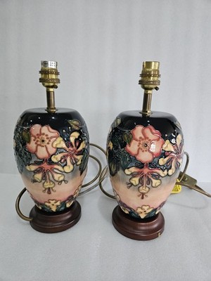 Paar Moorcroft Oberon Tischlampen entworfen von Rachel Bishop