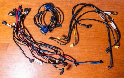 Lot of Computer Cables   SATA, VGA & Internal Connector Cables