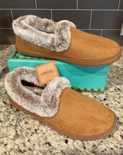SKECHERS Women’s Sz 7.5 Cozy Campfire Slipper Chestnut Memory Foam Faux Fur NWT