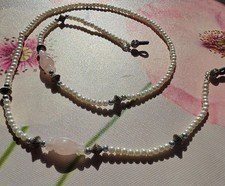 Hancrafted beaded eyeglass holder