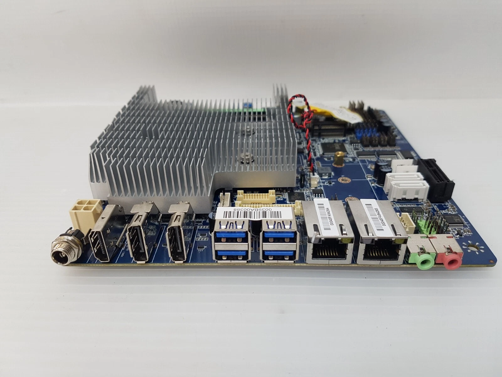 Rear I/O of EMX-SKLUP-3955-A1R: DC jack, display ports, USB 3.0, two RJ45 and audio