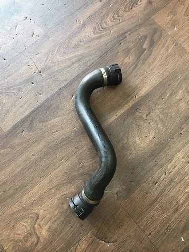 BMW 1er 3er E82 E88 E90 E91 E92 E93 Schlauch Kühler unten Thermostat 7797258