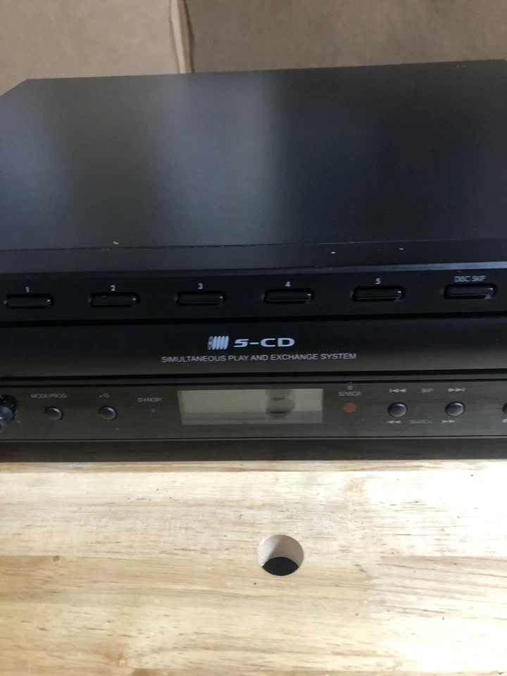 Insignia 5 Disc CD Changer IS-DA1802 - TESTED WORKING - No Remote - Image 3 of 4