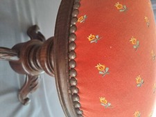 tabouret de piano à vis ancien, assise refaite entièrement par tapissier.