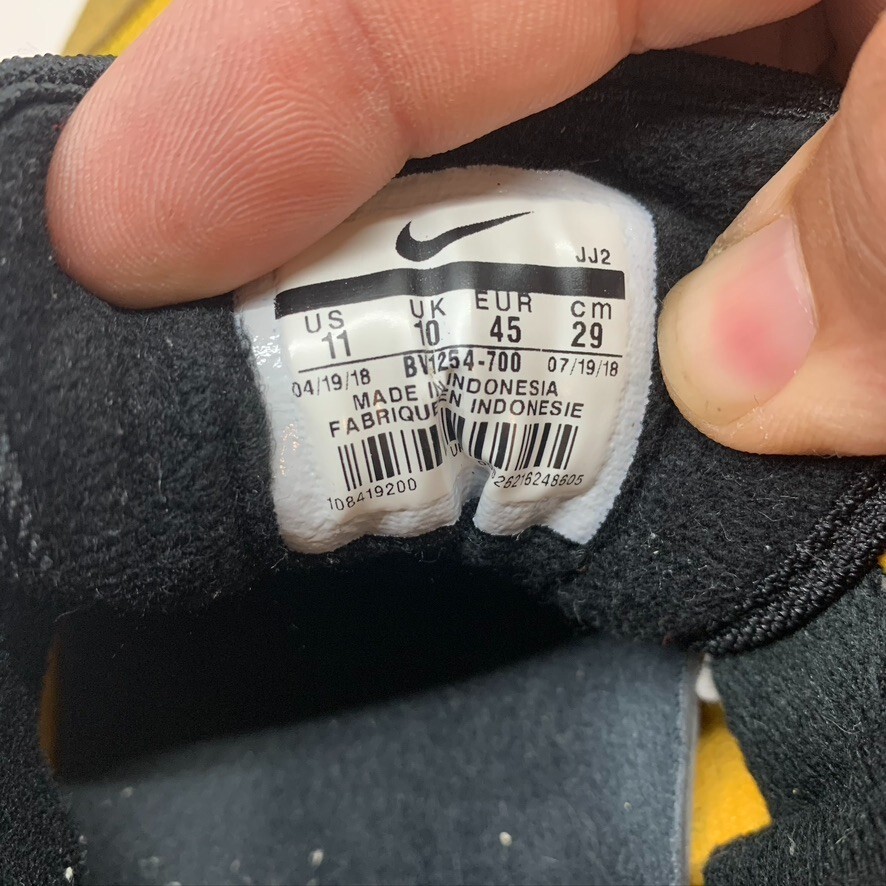 Nike Air Max 1 University Gold Black White Mens Size 11 rare  display picture 1