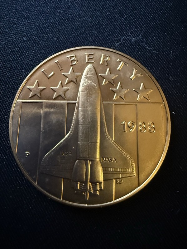 Vintage Space Token MEDAL . Liberty 1988 P US Mint Medal NASA - Z248