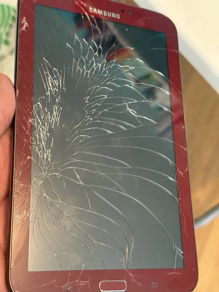 Samsung Galaxy Tab 3 SM-T210R 8GB, Wi-Fi, 7 дюймов - красный, (без питания) трещины экрана - Изображение 4 из 4