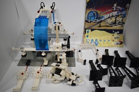 LEGO LEGOLAND 6990 Futuron Monorail Transport System - Mostly complete. Read