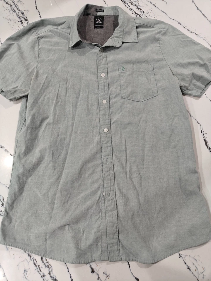 Camisa Volcom Para Hombre Talla XL Manga Corta Abotonada Calce Clásico Doble Bolsillo Informal Foto 2 de 4